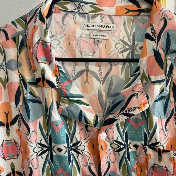 Colorful Geometric Button-Up Shirt - Picture 3 of 5